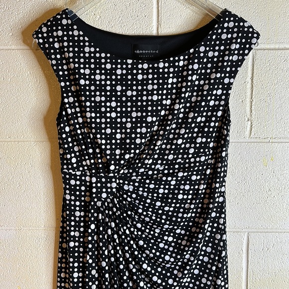 Lovely like new wrap dress in a size 12 in a polka dot print, soft material. - Picture 2 of 7